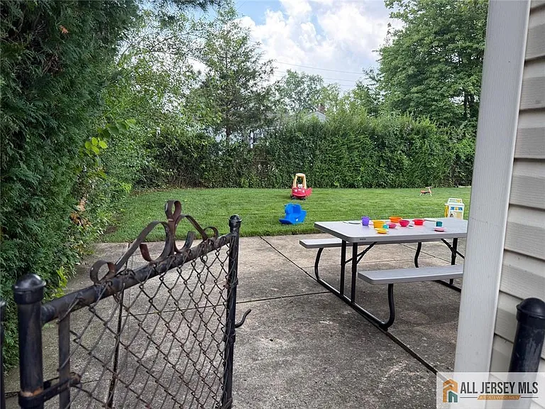10 Eardley Rd — Photo 36