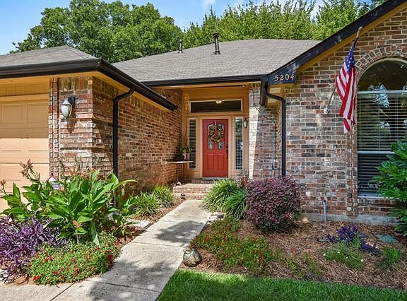 3rd image of 5204 Meadow Chase Ln