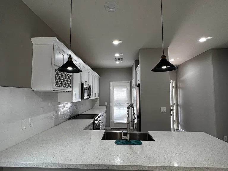 8017 S 6th Dr — Photo 5