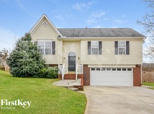 7921 Woodpark Dr, High Point, NC 27265