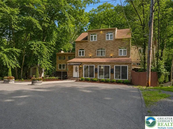 3130 Delaware Cir, Bushkill, PA 18324