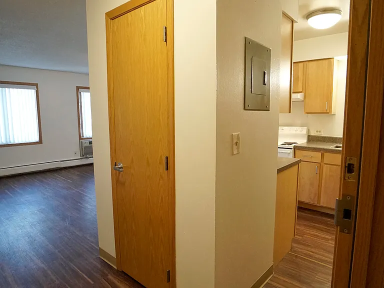 Rolling Hills Apartments — Photo 11