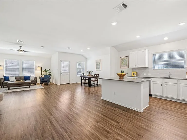 138 George Kimble Cv — Photo 10