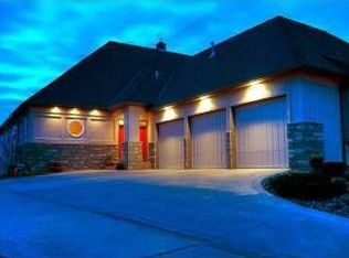 145 Stonebridge Rd, Mendota Heights, MN 55118