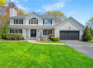8 Castleton Dr, Cranston, RI 02921