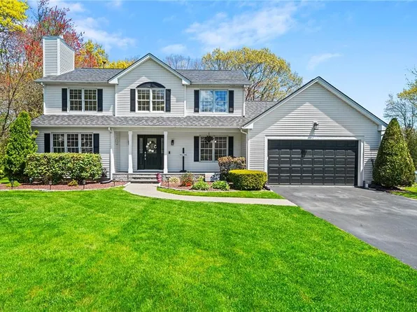 8 Castleton Dr, Cranston, RI 02921