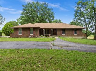 2803 N Elsea Smith Rd, Buckner, MO 64016