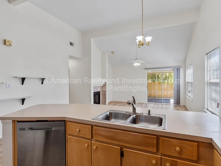 510 Woodland Park Cir — Photo 9