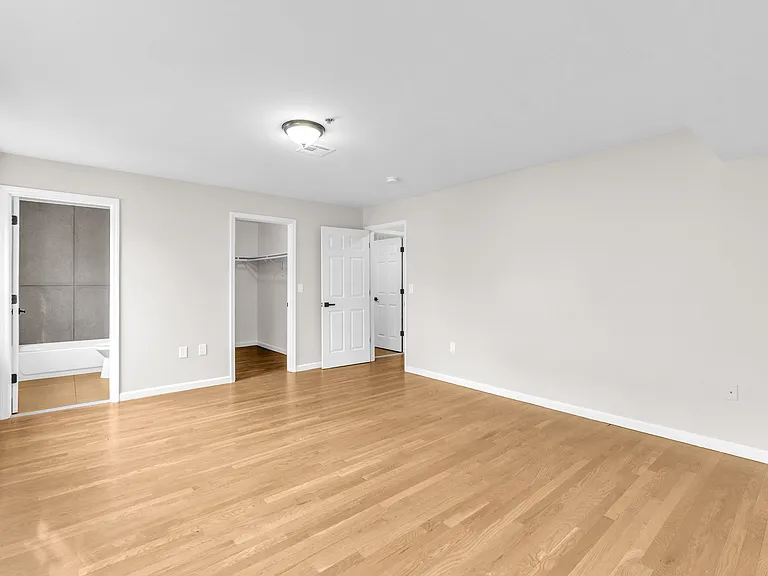 15-17 Wharton St #2 — Photo 13