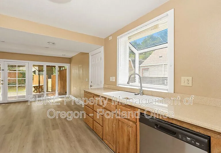 6320 NE Simpson St — Photo 5