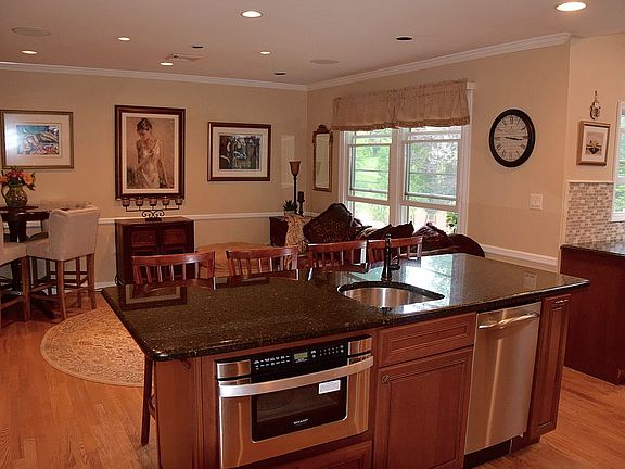 5th image of 202 Goodell Ct