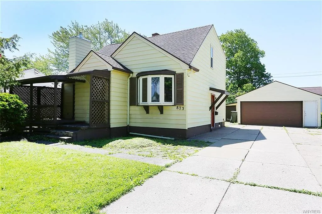 875 Pioneer Dr photo 1