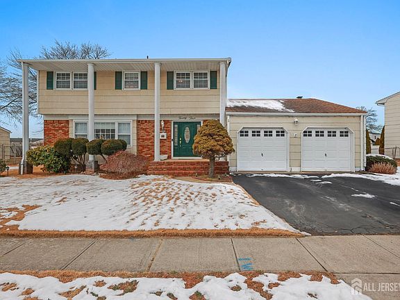 3rd image of 23 Sherwood Rd