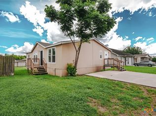 811 E Mesquite Ln, Victoria, TX 77901