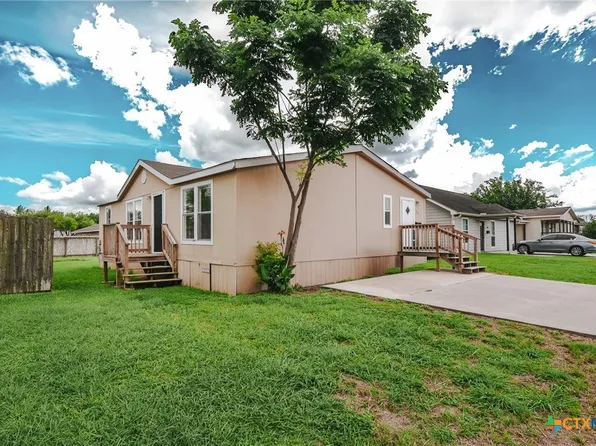 811 E Mesquite Ln, Victoria, TX 77901