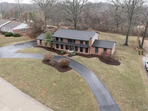 11584 New London Dr, Saint Louis, MO 63141