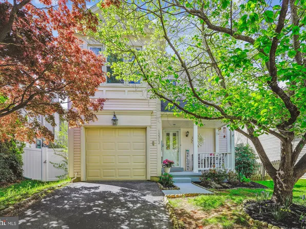12942 Alderleaf Dr, Germantown, MD 20874