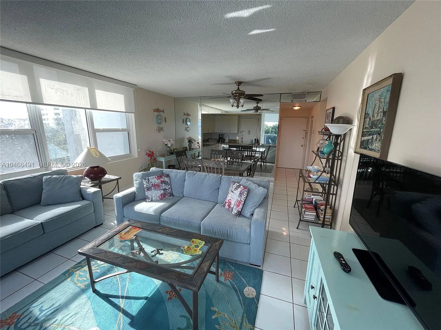 Alexander Towers Condo — Photo 4