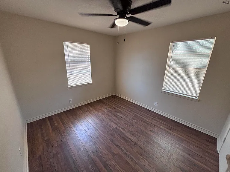 1706 Longview St — Photo 13