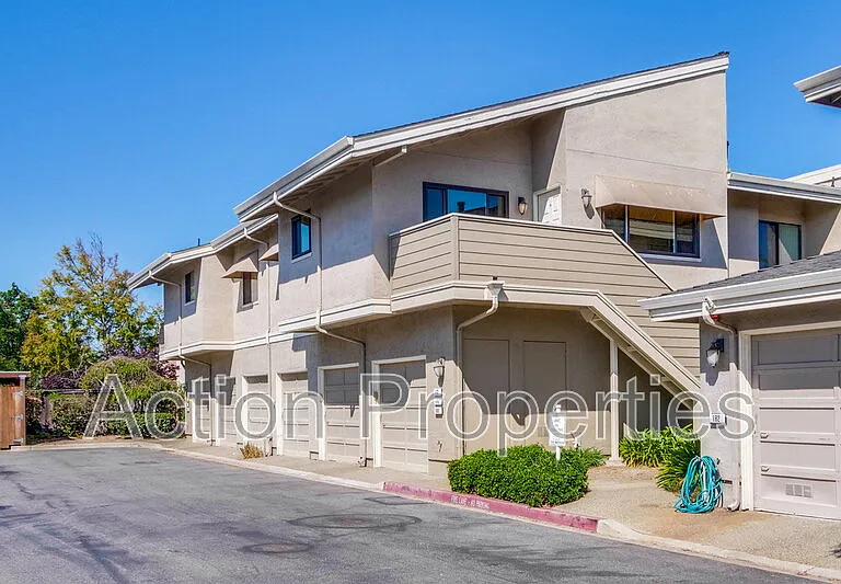 180 Albacore Ln — Photo 1