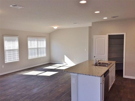 5th image of 116 Cranbrook Ln
