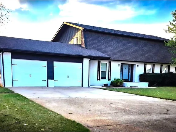 100 Hickory Dr, Muscle Shoals, AL 35661