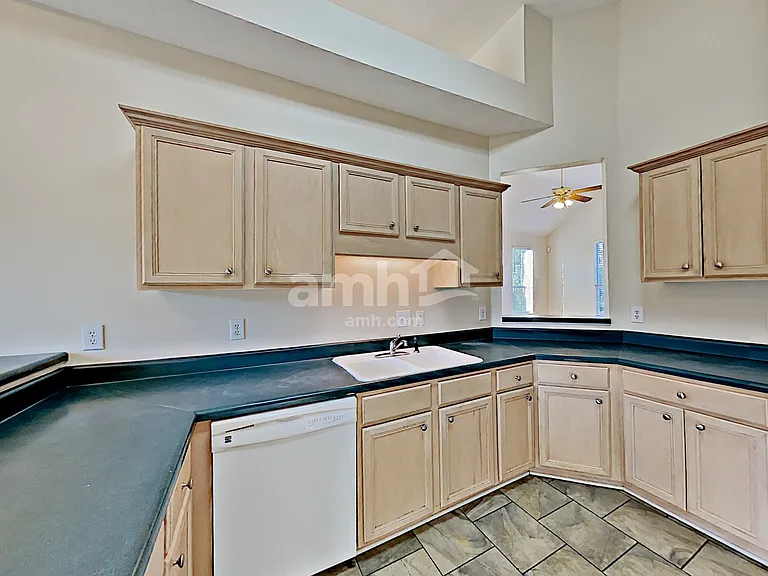 622 Creekfront Dr — Photo 5