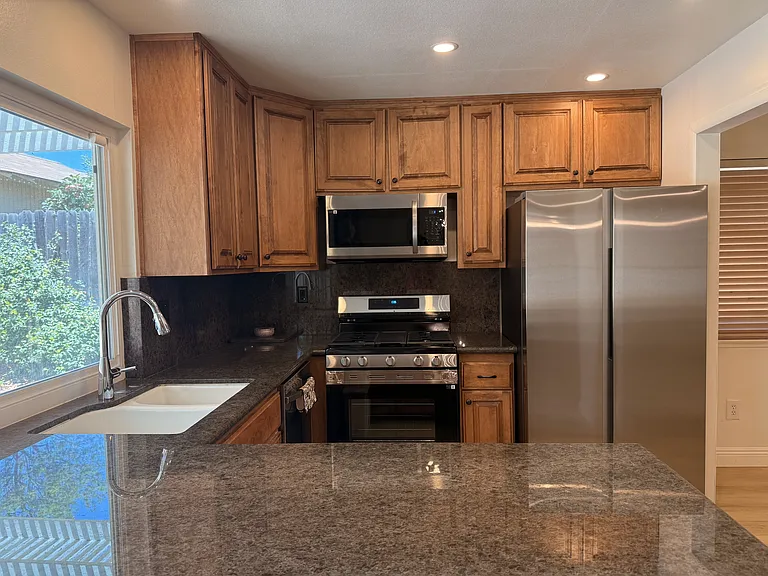 265 W Campus View Dr — Photo 4