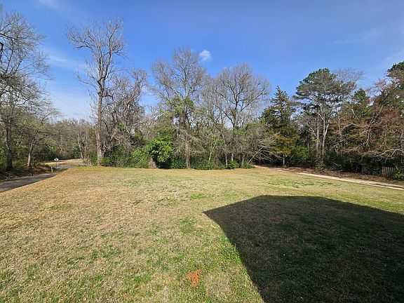 5th image of 214 Ruth St