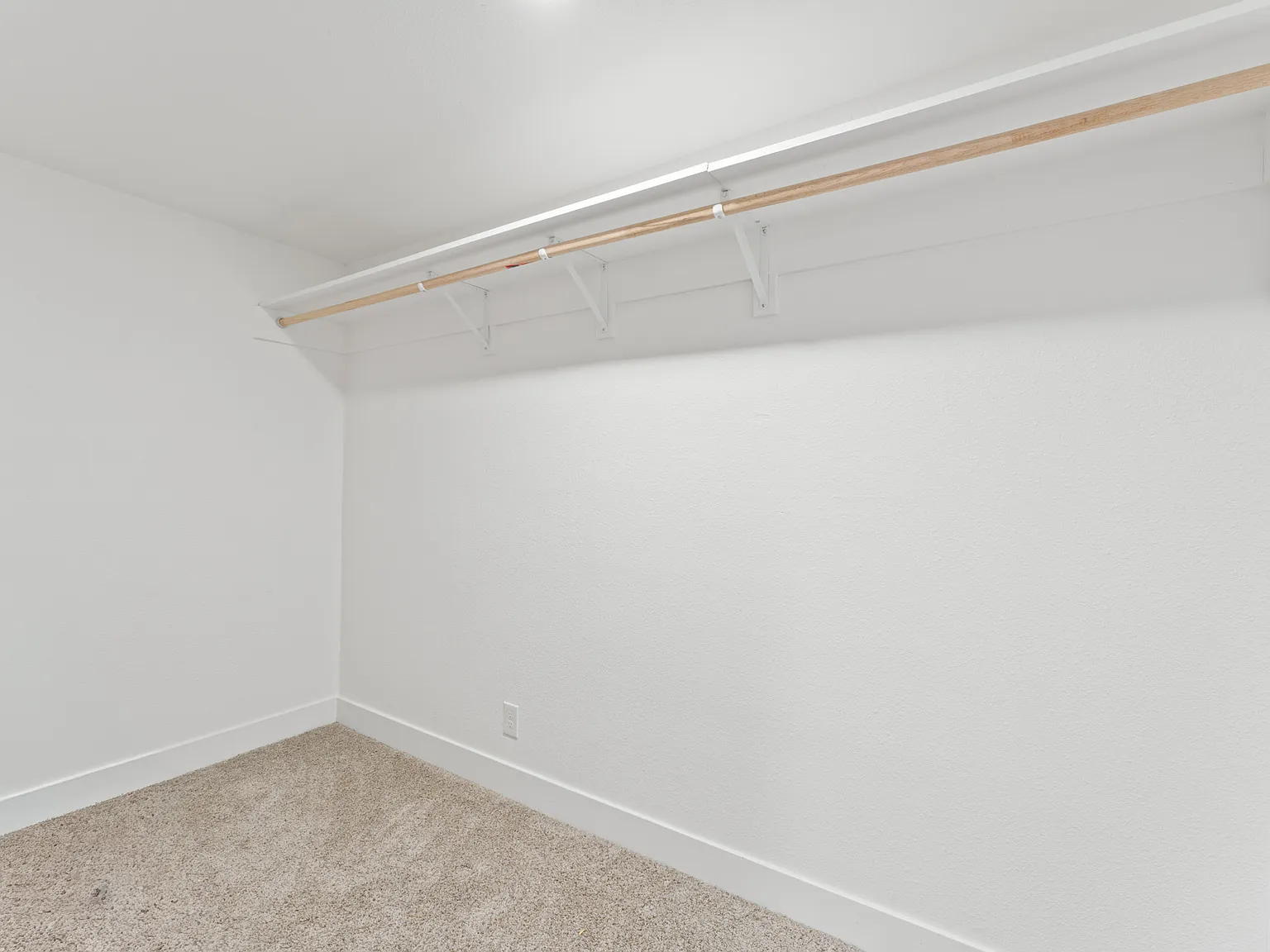 2112 Santa Ynez Dr — Photo 2
