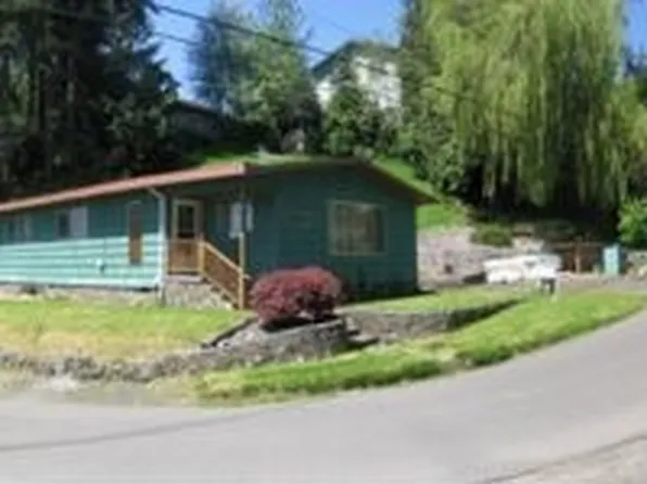 209 Kirby Ave NE, Castle Rock, WA 98611