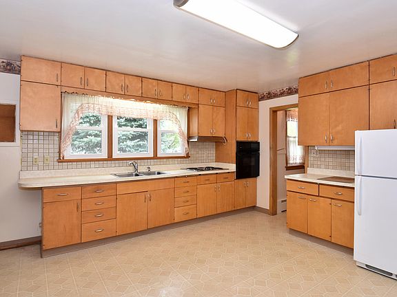 5th image of 3714 E Cudahy Ave