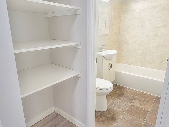 3rd image of 995 Lynde Dr NE APT 012