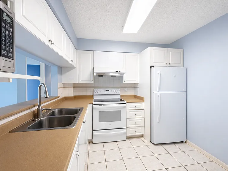 7500 Granville Ave #405 — Photo 18