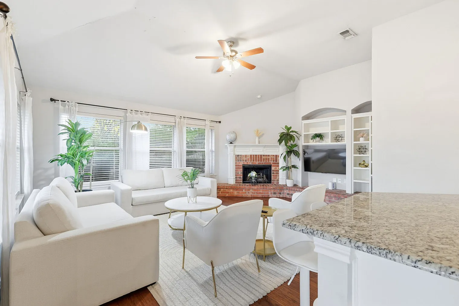 5 bed, 2.0 bath, 23153 sqft, $6,763 — Photo 1