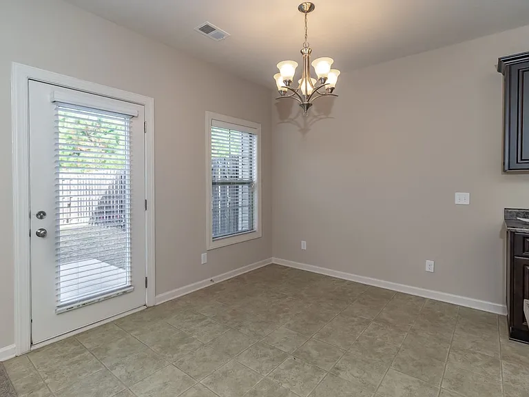 906 Erika Ln — Photo 8