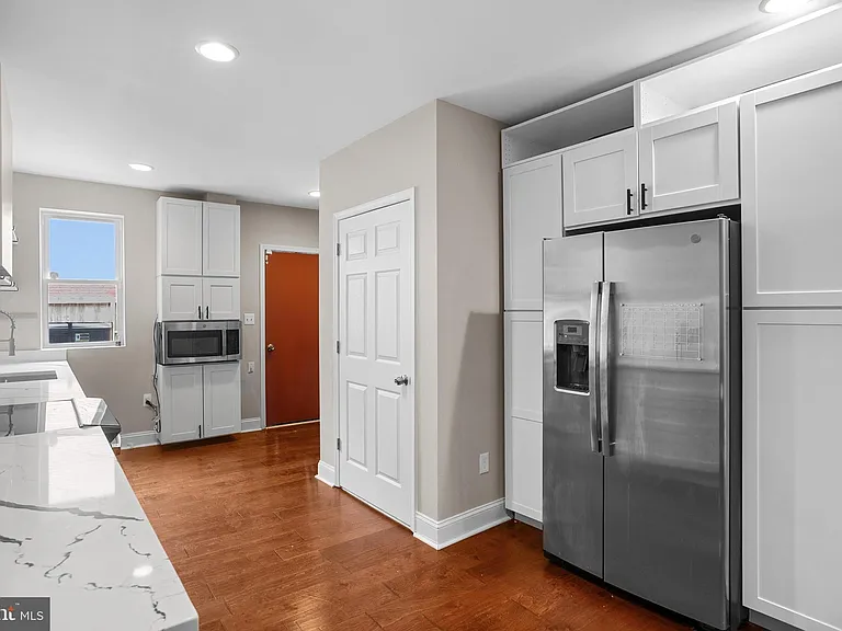 110 S Calhoun St — Photo 18
