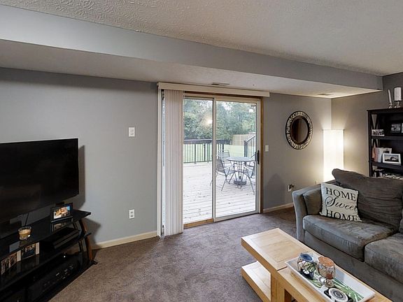 1244-Eagle-View-Dr-Living-Room