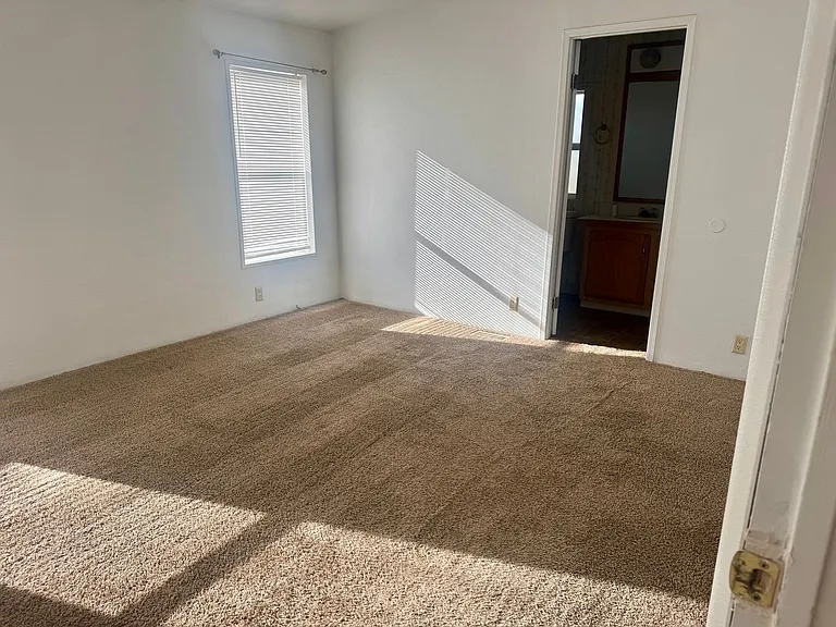 1724 Stoneridge Dr — Photo 6