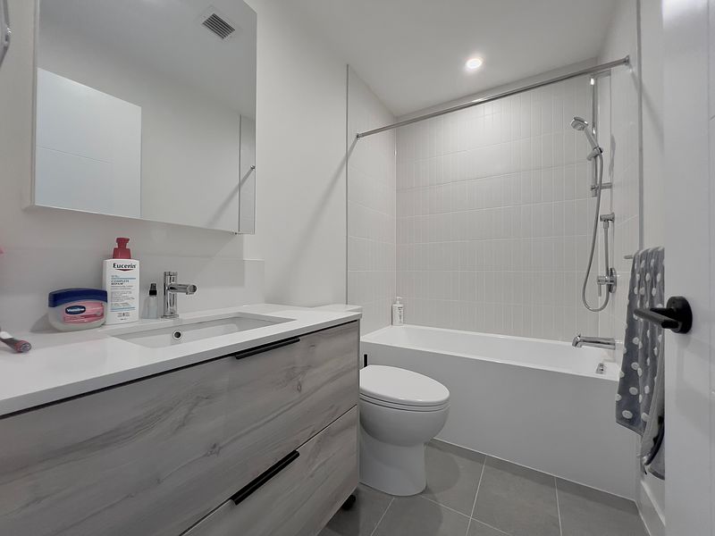 Abbotsford Apartment for rent - 2 Bedrooms — photo 8