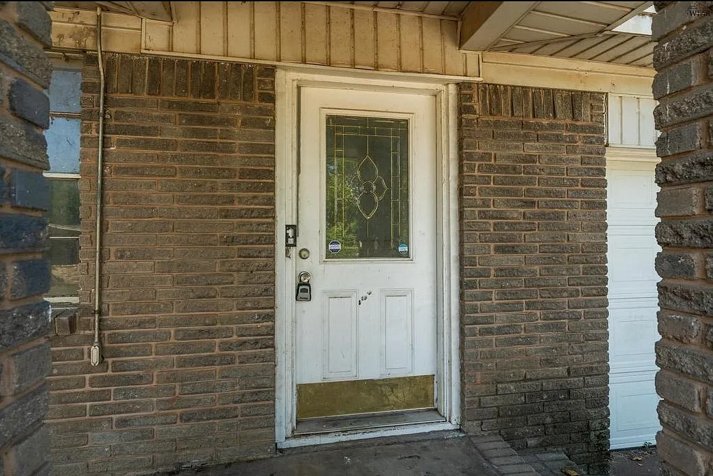 604 East 1st Street — Photo 2