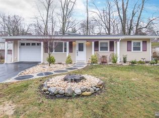 37 Cedarcliffe Dr, Wayne, NJ 07470