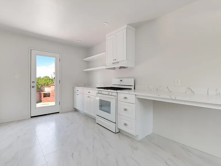 4028 Casita Way — Photo 2