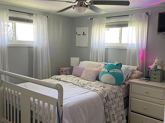 5th image of 46 W Governor Rd