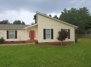 1401 Carnsmore Dr, Fayetteville, NC 28304