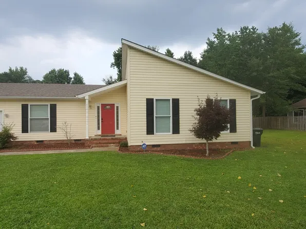 1401 Carnsmore Dr, Fayetteville, NC 28304