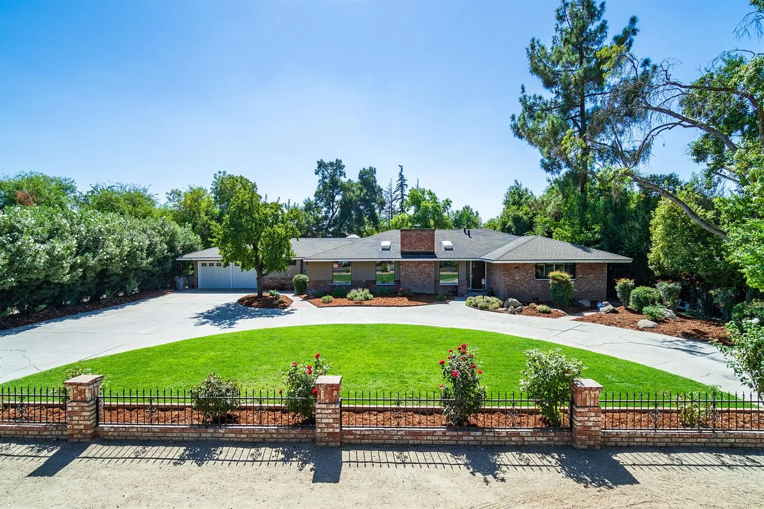 1202 E Swift Ave photo 1