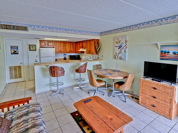 2nd image of 110 E Pompano St Unit 203