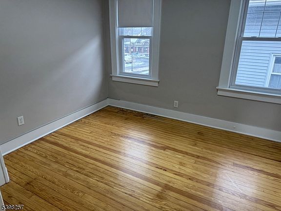 5th image of 229 South Ave W