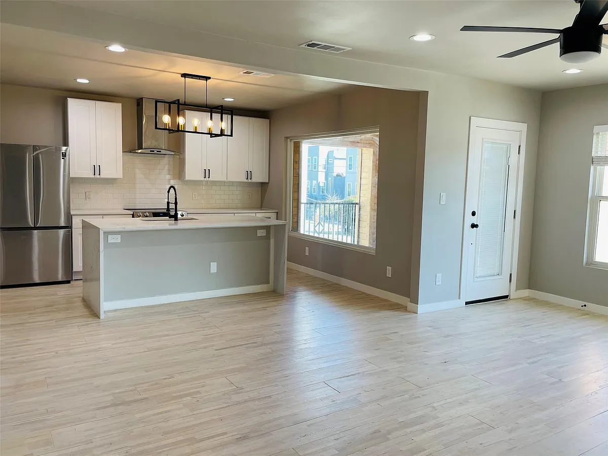 Building Photo - 4609 Virginia Ave #202